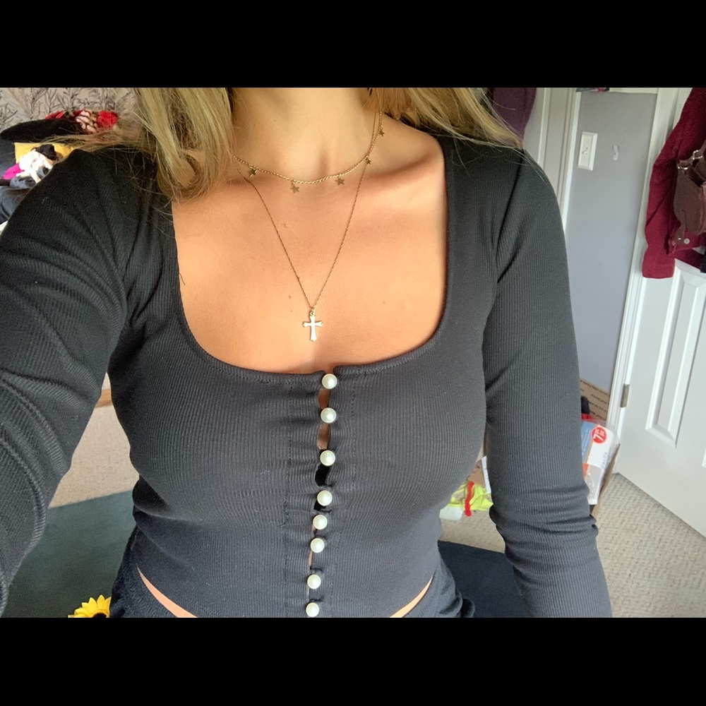 Black long sleeve pearl crop top